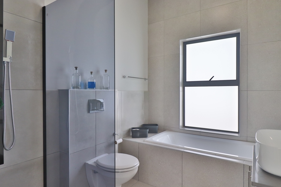 3 Bedroom Property for Sale in Aan de Wijnlanden Western Cape